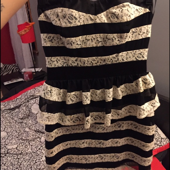 GUESS peplum style dress - Picture 2 of 4